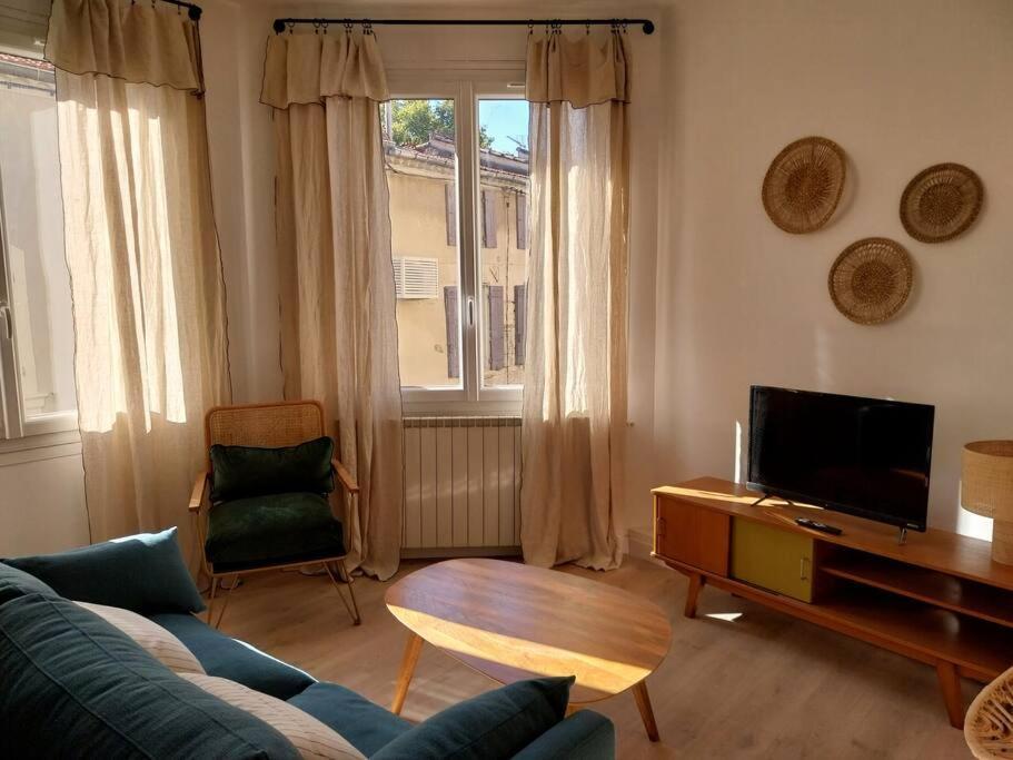 Charmant Appartement 3 Chambres Et Terrasse Eyragues Exterior photo