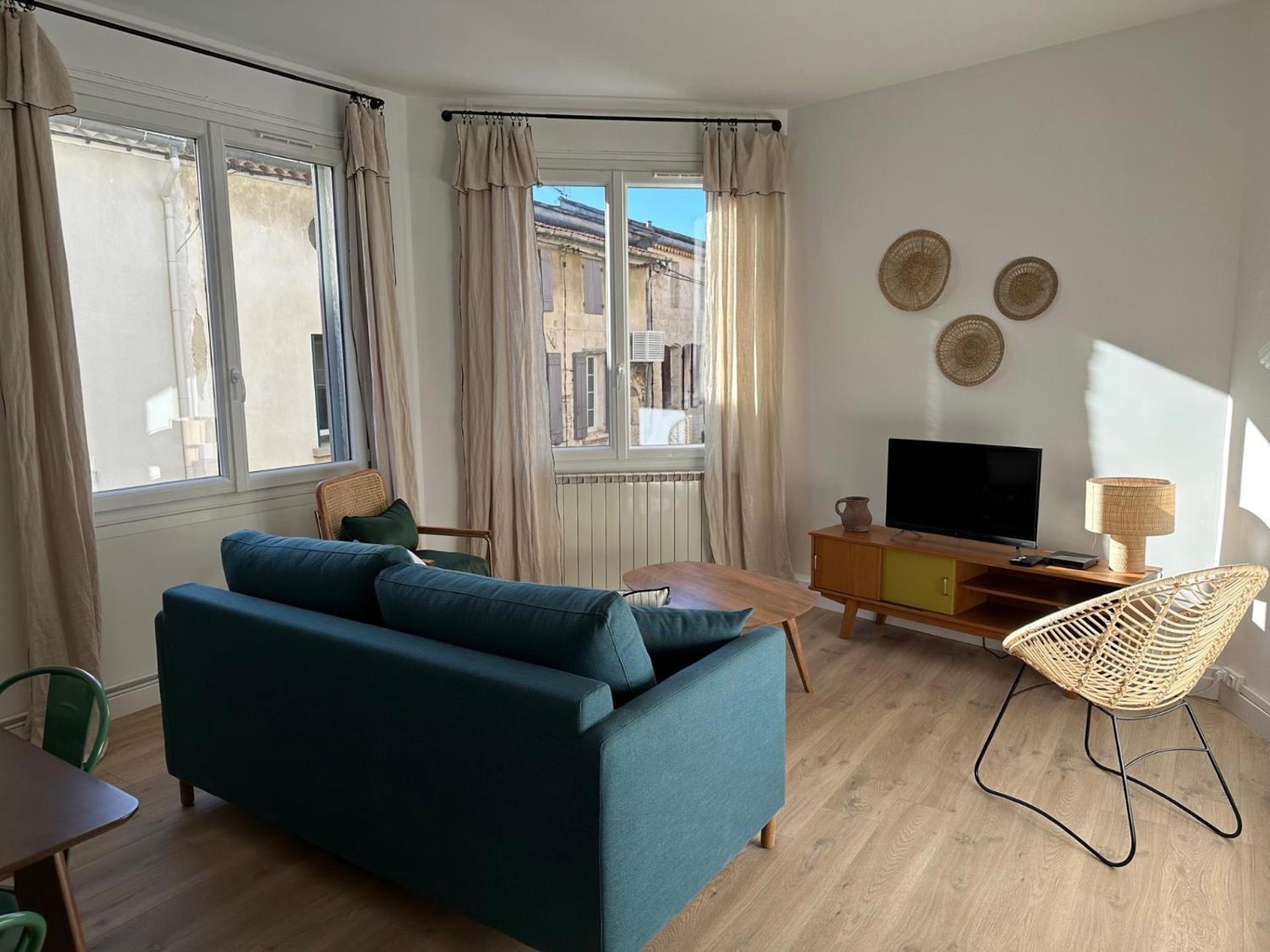 Charmant Appartement 3 Chambres Et Terrasse Eyragues Exterior photo